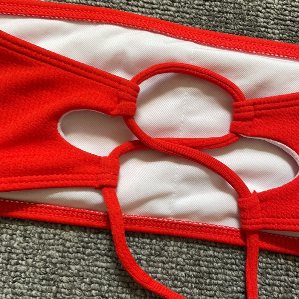 Red Bikini - Picture 3 of 5